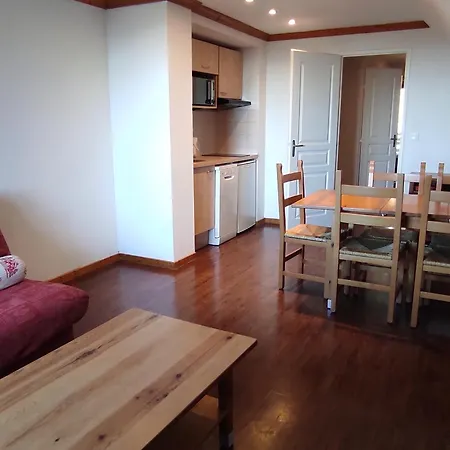 Calme A Besse, 5 Pers, Parking Et Piscine - Fr-1-814-173 Apartman