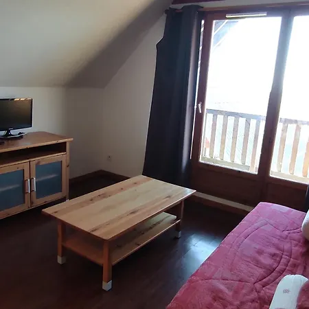 Calme A Besse, 5 Pers, Parking Et Piscine - Fr-1-814-173